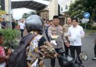 Lebih-Dekat-Masyarakat,-Polresta-Sidoarjo-Bagikan-Takjil-Depan-Mako